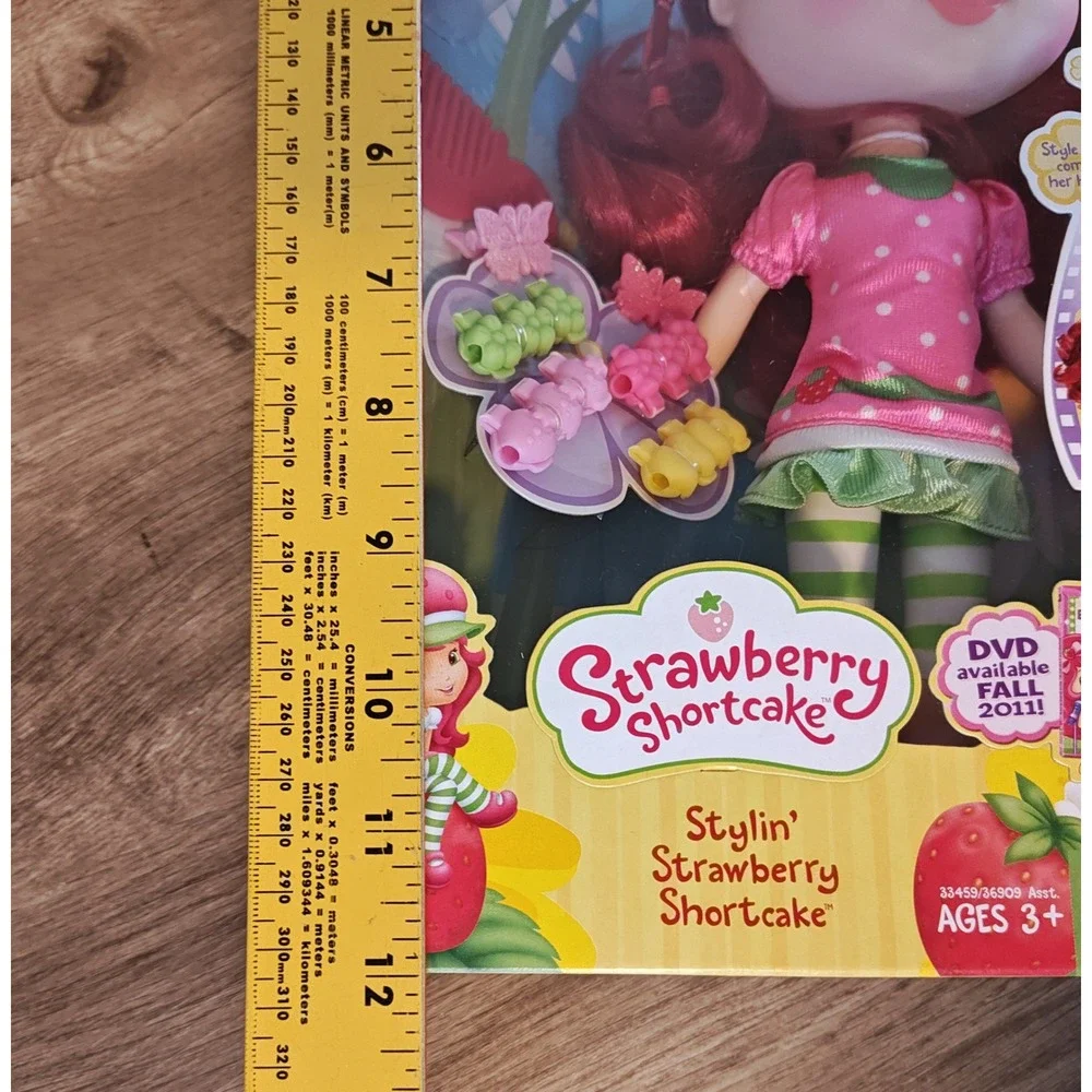 Hasbro Stylin Strawberry Shortcake Doll 11in Pink Scented Hair Accessories